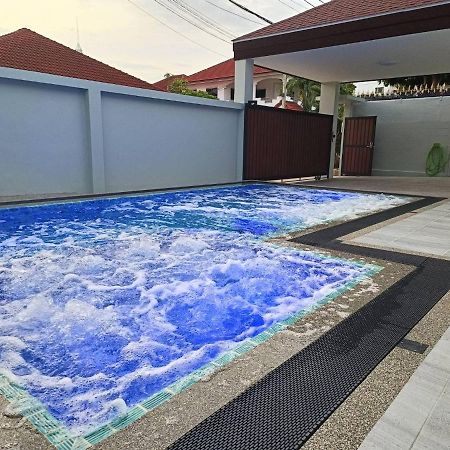 Private Pool Villa With Jacuzzi At Royal Park Village - Walk To The Beach - 6 People - Max 3 Males (Adults Only) Jomtien Beach Dış mekan fotoğraf