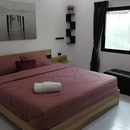 Private Pool Villa With Jacuzzi At Royal Park Village - Walk To The Beach - 6 People - Max 3 Males (Adults Only) Jomtien Beach Dış mekan fotoğraf