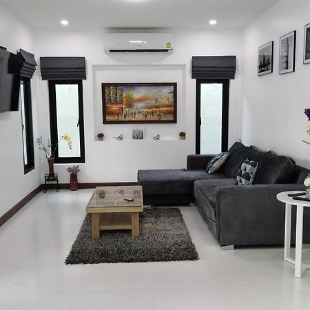 Private Pool Villa With Jacuzzi At Royal Park Village - Walk To The Beach - 6 People - Max 3 Males (Adults Only) Jomtien Beach Dış mekan fotoğraf