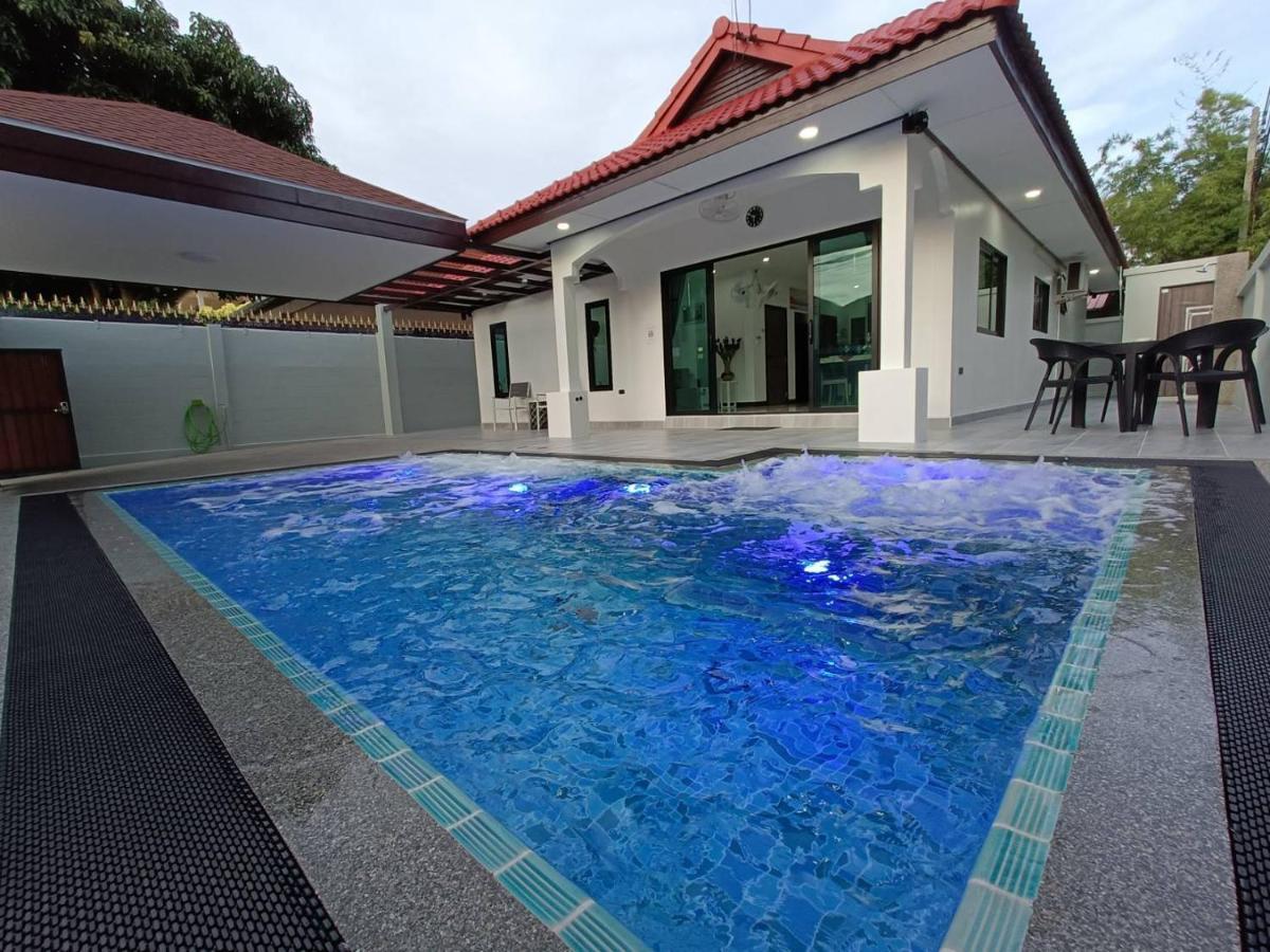 Private Pool Villa With Jacuzzi At Royal Park Village - Walk To The Beach - 6 People - Max 3 Males (Adults Only) Jomtien Beach Dış mekan fotoğraf