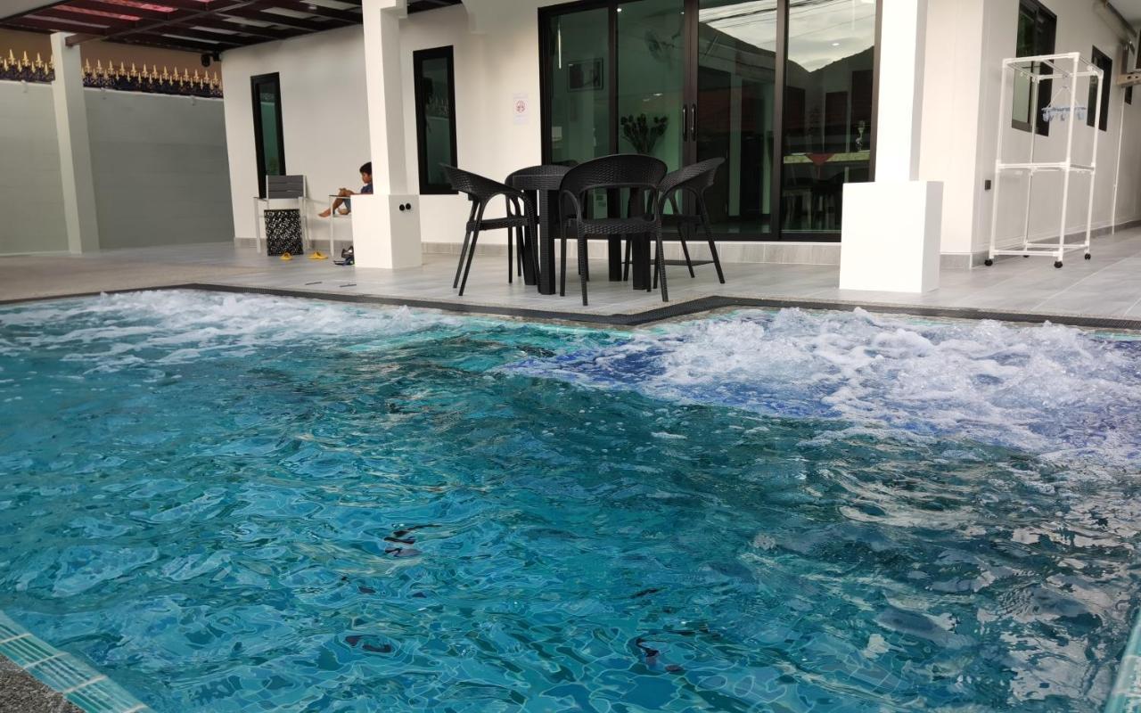 Private Pool Villa With Jacuzzi At Royal Park Village - Walk To The Beach - 6 People - Max 3 Males (Adults Only) Jomtien Beach Dış mekan fotoğraf