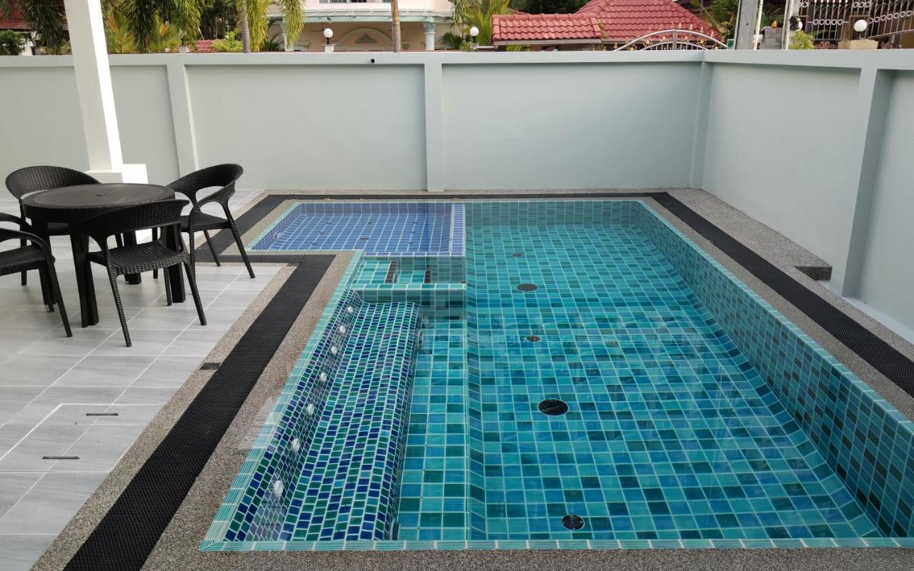 Private Pool Villa With Jacuzzi At Royal Park Village - Walk To The Beach - 6 People - Max 3 Males (Adults Only) Jomtien Beach Dış mekan fotoğraf