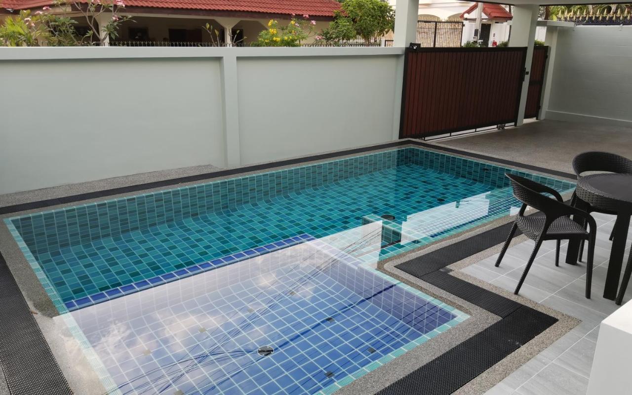 Private Pool Villa With Jacuzzi At Royal Park Village - Walk To The Beach - 6 People - Max 3 Males (Adults Only) Jomtien Beach Dış mekan fotoğraf