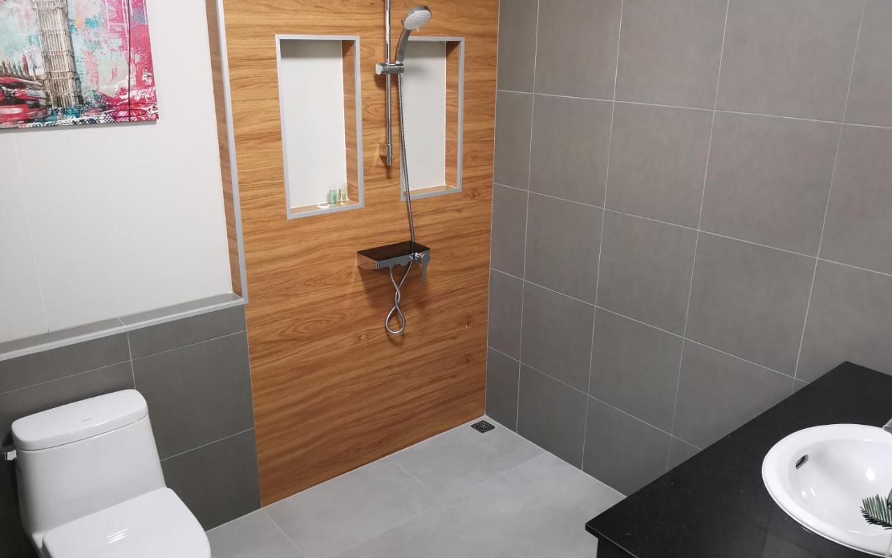 Private Pool Villa With Jacuzzi At Royal Park Village - Walk To The Beach - 6 People - Max 3 Males (Adults Only) Jomtien Beach Dış mekan fotoğraf
