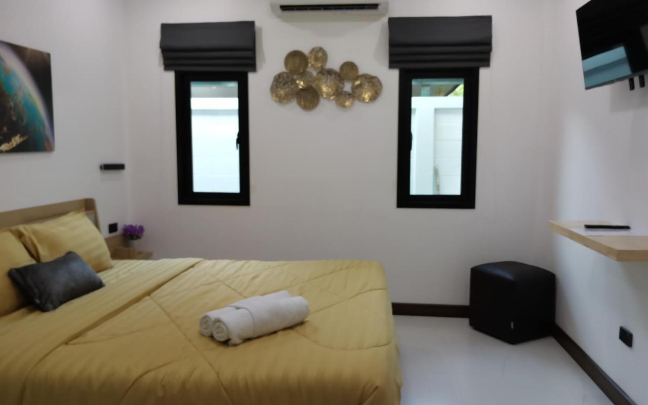 Private Pool Villa With Jacuzzi At Royal Park Village - Walk To The Beach - 6 People - Max 3 Males (Adults Only) Jomtien Beach Dış mekan fotoğraf