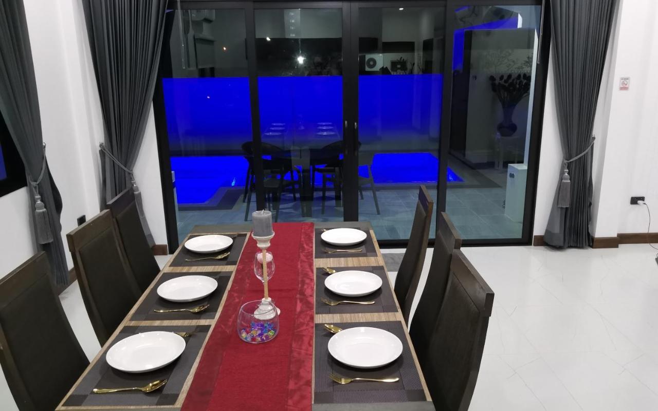 Private Pool Villa With Jacuzzi At Royal Park Village - Walk To The Beach - 6 People - Max 3 Males (Adults Only) Jomtien Beach Dış mekan fotoğraf